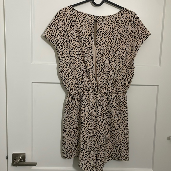 She + Sky Animal Print Open Back Romper Size M - Picture 4 of 4